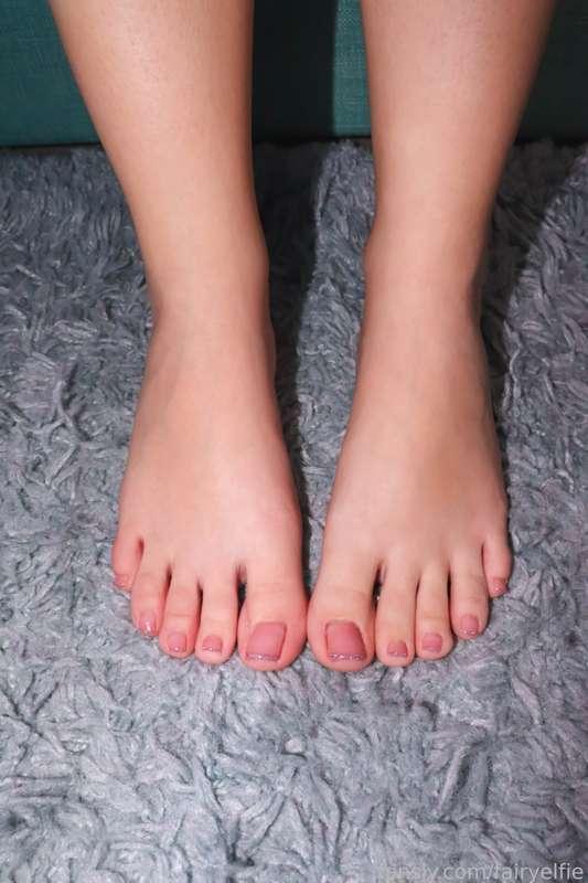 So rare  close up feet pics 🤍 

#feet #soles #toes #feetmodel #footfetish #feetfetish #footmodel #pedicure #pedi #frenchpedi