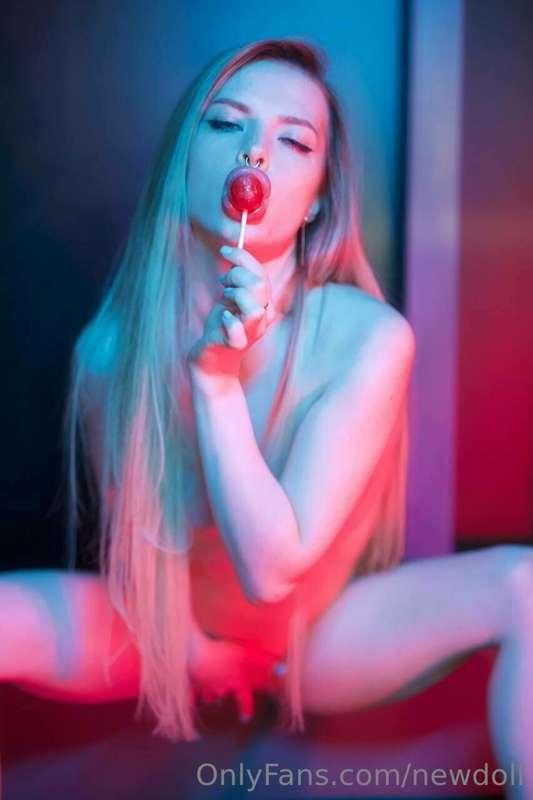 Can I have your lollipop?💋