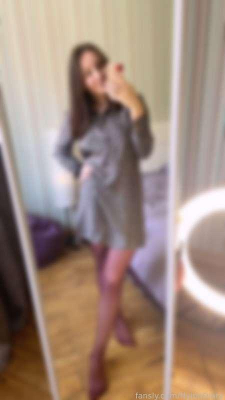 One of my newest nylons 🍓 How's my outfit?

#pantyhose #legs #upskirt #fyp #nylons #selfie #fetish #nylon #brunette #outfit