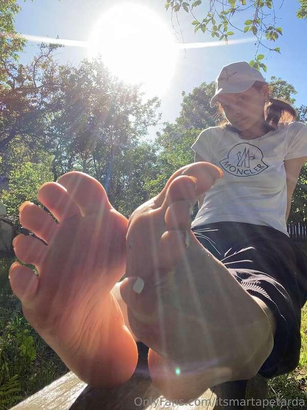 Sunny naked soles 🥰☀️🦶🏻