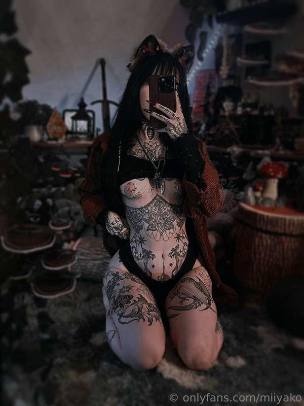You want a cute kitty slut sitting on your lap?🖤🌲✨