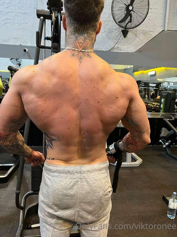 Do you prefer to kiss me or scratch my back? 😏
 If you have ..