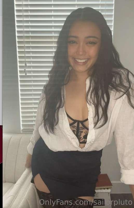 pov: it's your new secretary's first day at work and she's r..