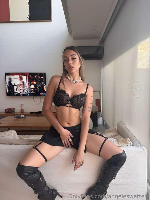 Hoy hago tus deseos realidad...This one is NAUGHTY 🖤🔥