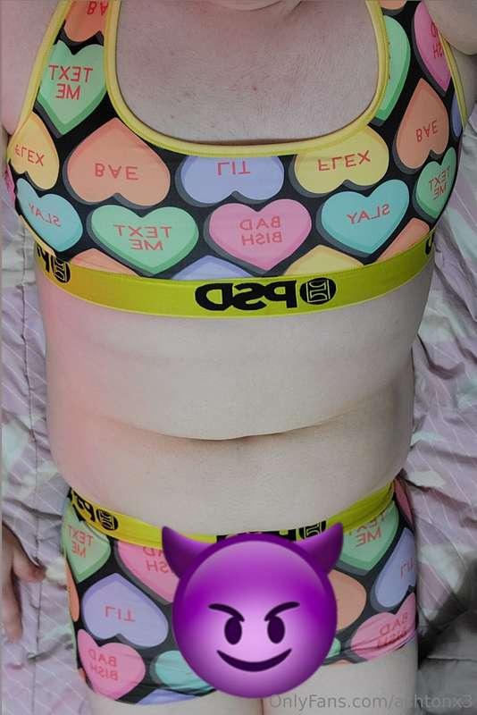 Cum play with your locked 🔒 up girl in her belt with a large..
