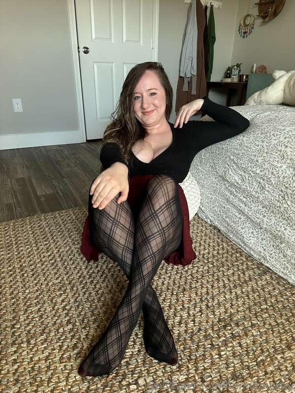 do you like my new pantyhose? 🖤