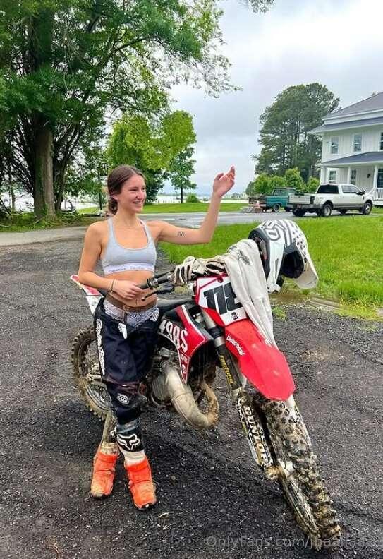 Riding like I own the road 😘
