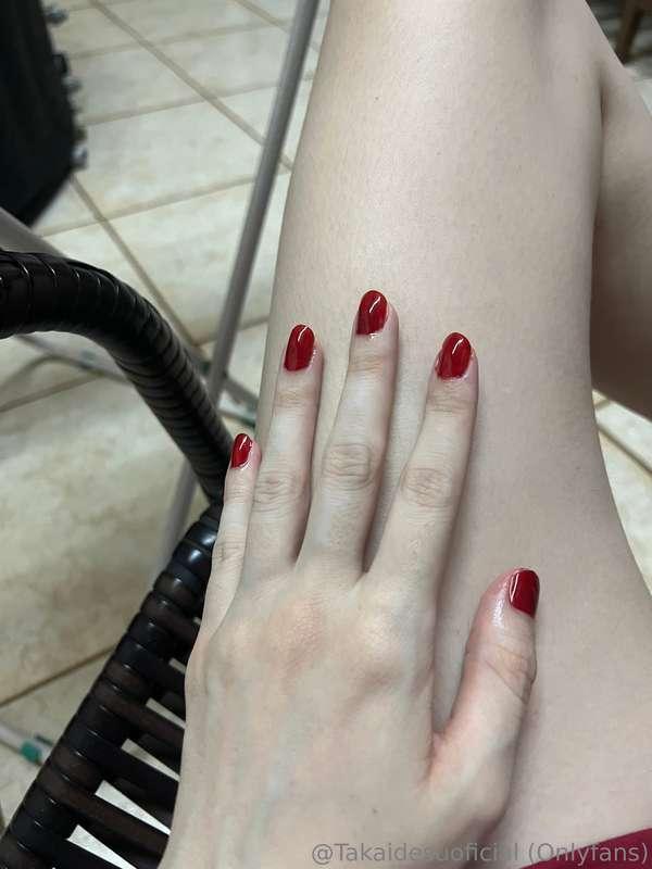 Acabei de fazer a unha sim a 1 h da manhaVermelho eh perfeit..