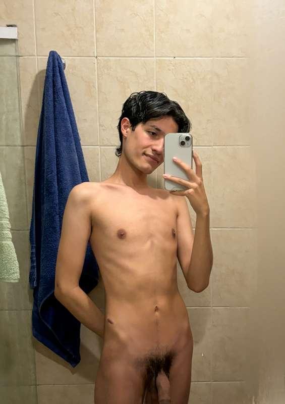 Last nude (and shower) of the year!!

I really wish you all ..
