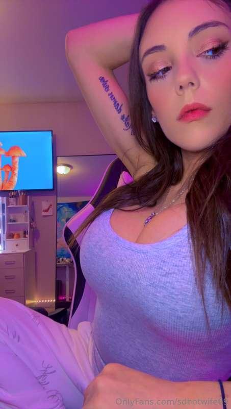 XXX content 🔥 in ur DMs 📬