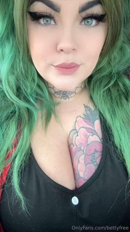 🥵❤️BBW tatted alt cutie❤️🥵🌽🌽Midwest Tatted Emo Bitch🌽🌽😘💋solo..