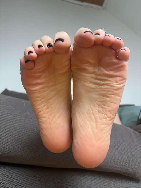 knuspi-feet image #1
