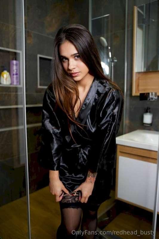 Cute brunette @diana_cart with a juicy ass wants to show her..