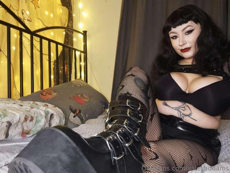 who's getting stepped on first? 😈
