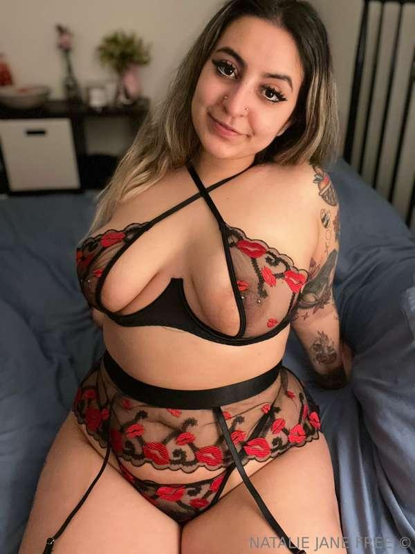 like this if youd fuck me in my lingerie 😈