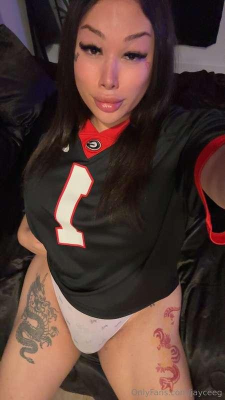 I’ll be your favorite daily distraction. I bet you can’t res..