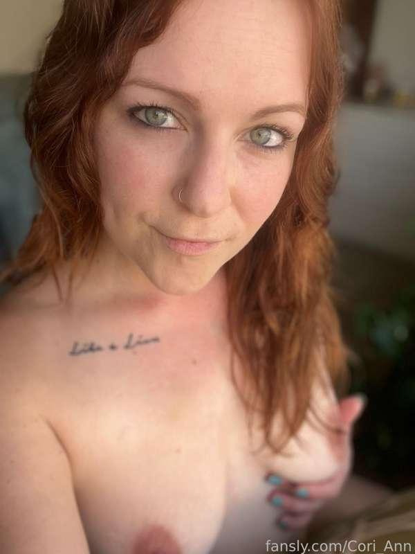 Did y’all know about my “Girl Friend Experience” tier?? 

(Secret menu 😁😈)

DM me to unlock: 
-Unlimited messaging
-Sexting options
-Custom content sent just for you! 
-Regular sexy pictures (including request suggestions, TBD per request) 
-Regular “this is what I am doing today” pictures
-“Good morning”/“Good nights”
-First priority when I am online to answer message/chat
-Online dating type of relationship 
-Unlimited access to all content
And MUCH more!

$250 for the month 😍💋 

Be my boyfriend? 💚

#fyp #redhead #greeneyes #girlfriend #naturalboobs

