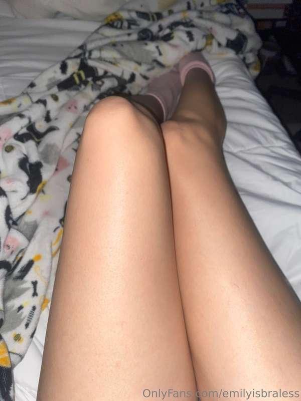 I had so much fun tonight 🩷 have some pictures of my legs he..