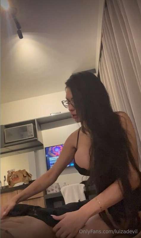 I surprise the gardener 💐in the guest room🚪 with his erect c..