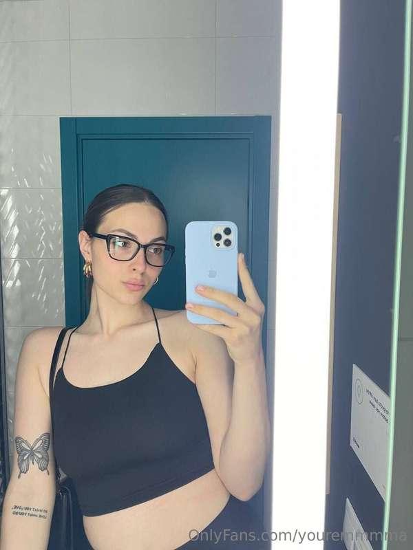 Today I decided to try a new look on myself! 😊👓 What do you ..