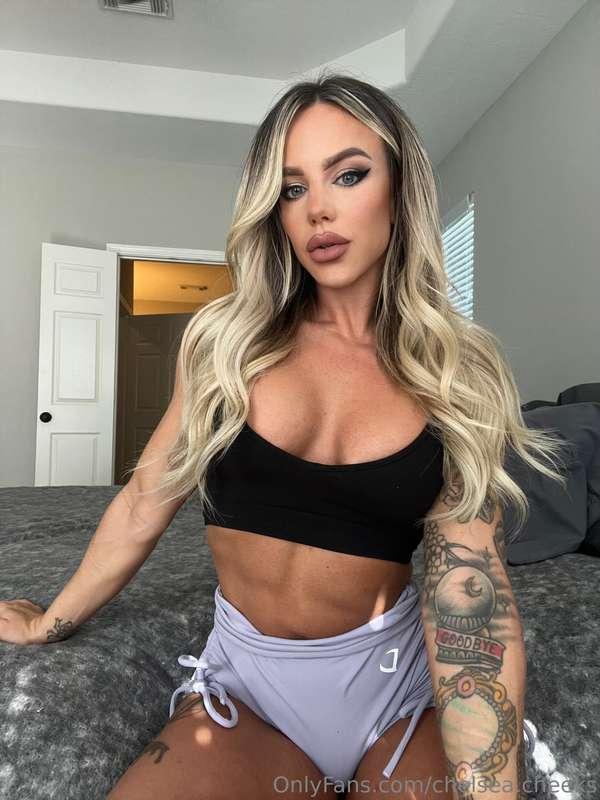 What are you guys up to tonight? Xx 💋 