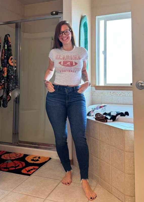 Time to relax and watch my team play! ROLLLLLLLLL TIDEEEEEEE..