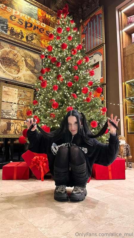 Your Christmas present is a bit Gothic 😄🖤
