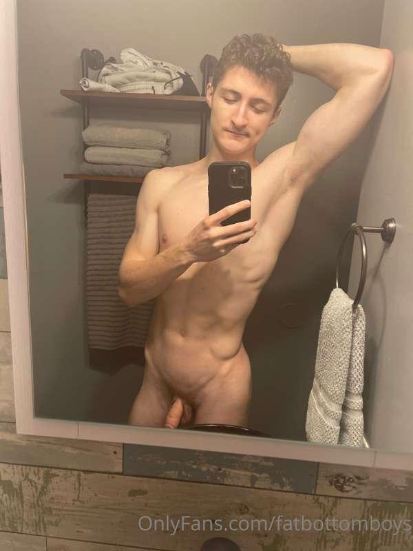 Here’s an armpit pic, for all of you messaging me for them 😂