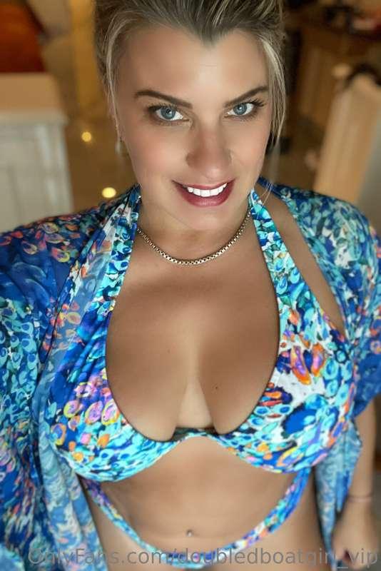 Which swimsuit babe?? 🤔💙❤️