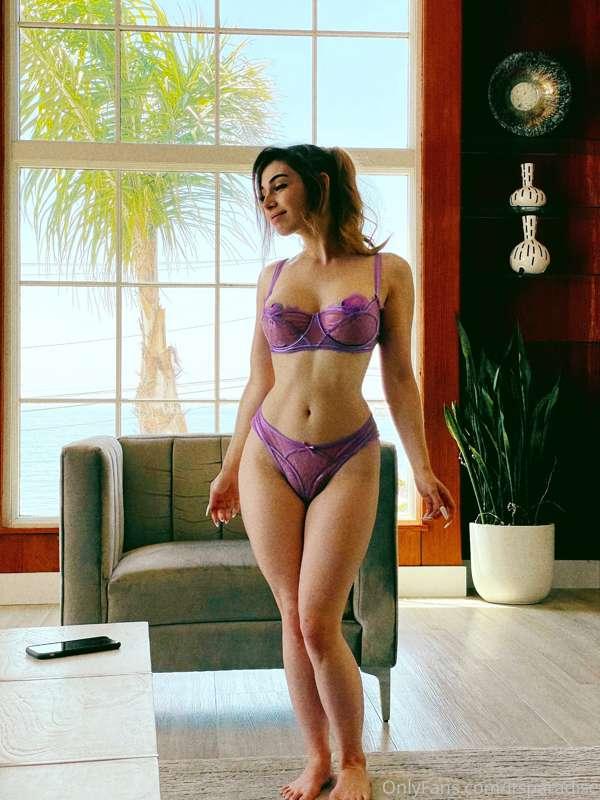 Lingerie photo shoot from Malibu ❤️
(Different edit & pose f..