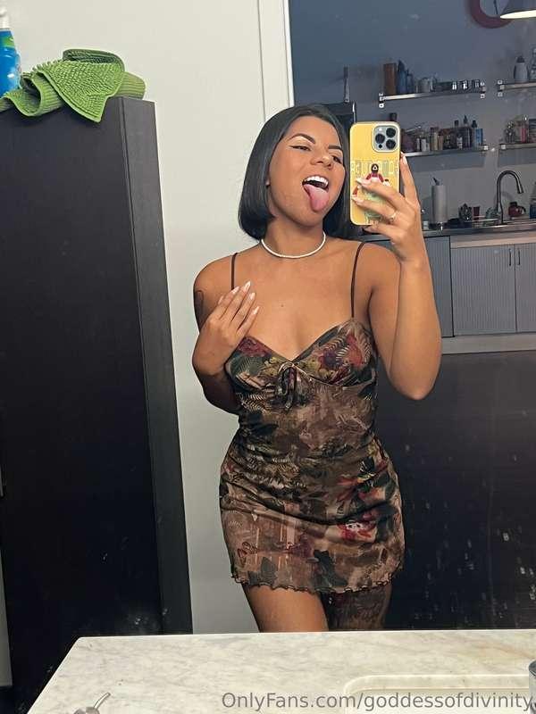 Imagine what this tongue can do 👅