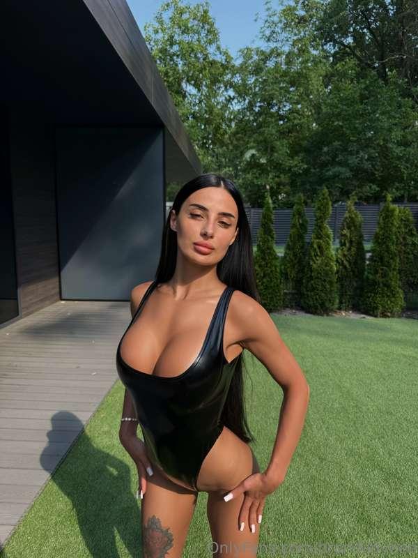 What’s ur wet fantasy?😈😈