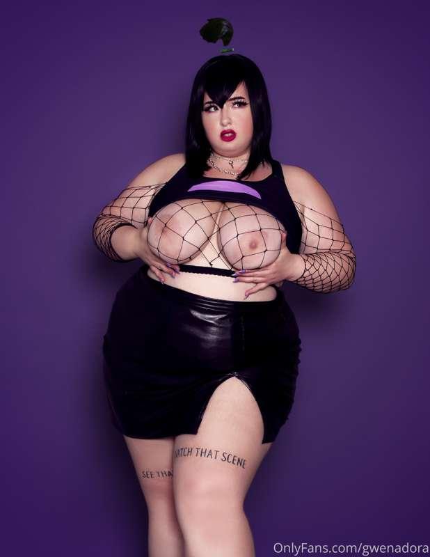 Your big titty goth GF at your service 💦