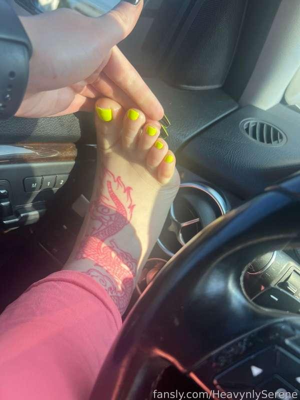 👣🦶🖤💙💓