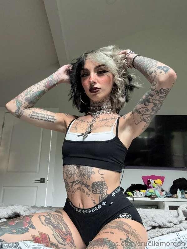 morning baby🖤eat me for breakfast…?👀🤭