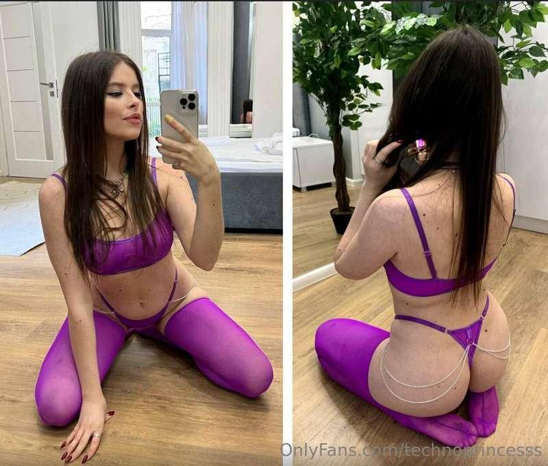 Horny 18 year old angel @rina-gold 
loves to go to classes a..