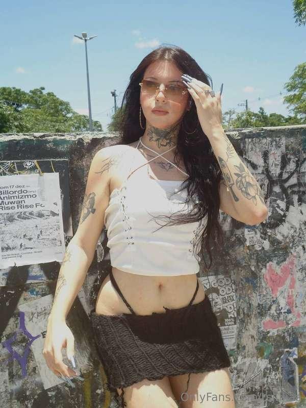 here's me outside and dressed up because you're not in my DM..