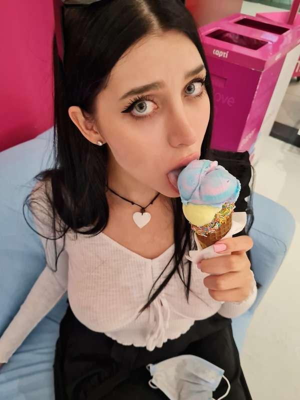 tip me if you want to treat me to something.. sweet 🍰💞

★ #porn #pornstar #animegirl #daddysgirl #altgirl #babygirl #tattooed #teen #19 ★