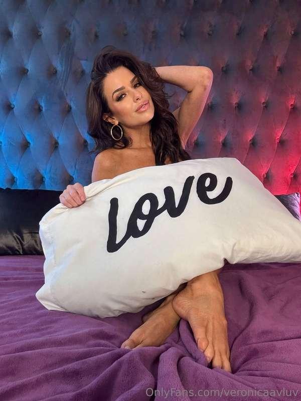 Want to date? 💋Be my boyfriend for the week! Introducing... ..
