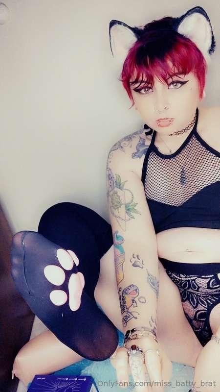 miss_batty_brat image #2