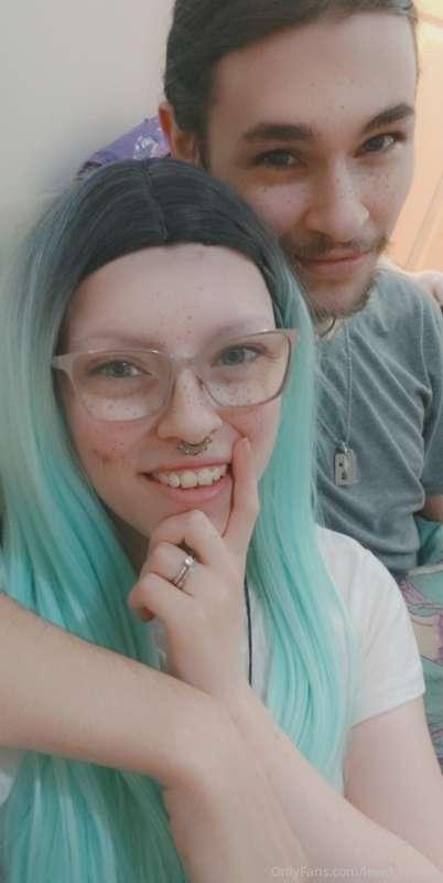 WE'RE ENGAGED AHHH 💖💖💖