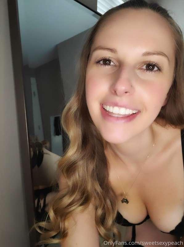 Happy Sunday Everyone! 😀 Who's watching football today? 🙋