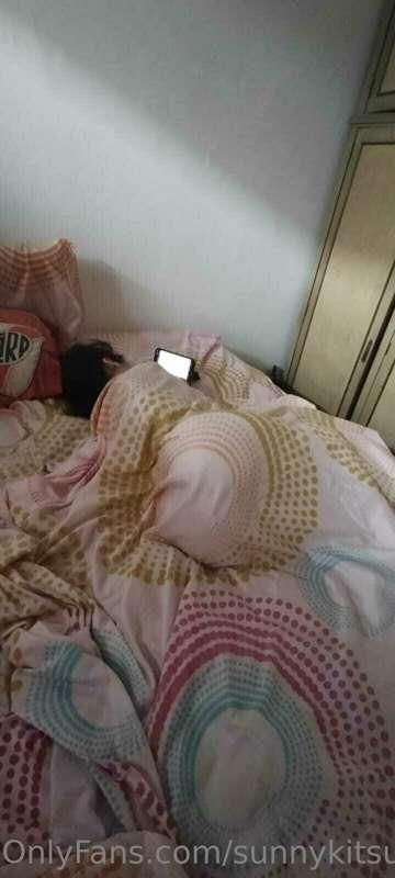 Using my cellphone in bed