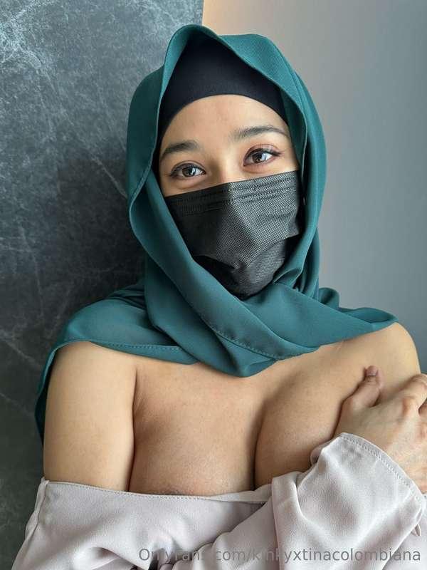 😳🫢 she wants to keep her urges suppressed but she can't help..