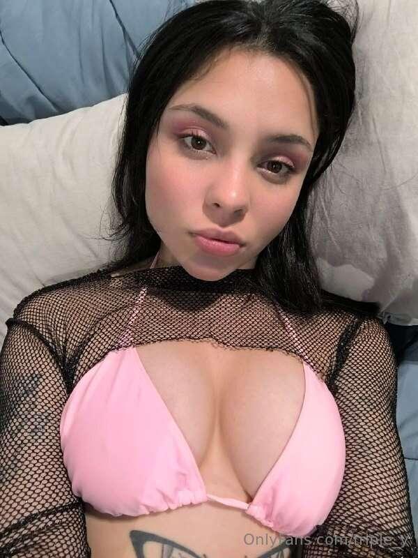 🎀𝐒𝐔𝐁𝐒𝐂𝐑𝐈𝐁𝐄 𝐅𝐑𝐄𝐄 𝐍𝐎𝐖🎀 This Latina has been alone for a while ..