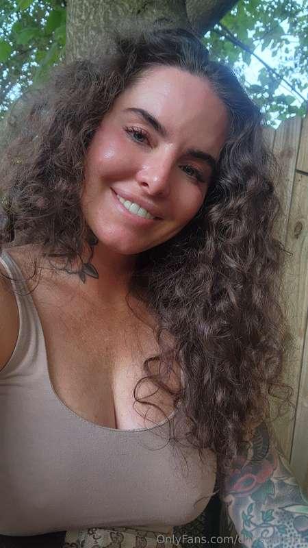 Do you like me better curly hair or straight hair? 😇