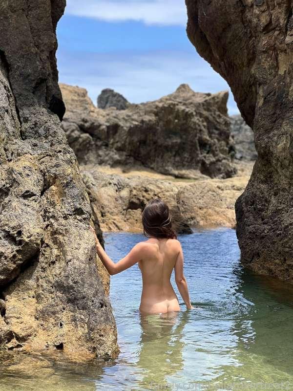 Just got done with my first shoot in Japan and it was stunning 💖

Starting the day naked in nature, especially the ocean, is my perfect start. The photographer took us way up north to this beautiful secluded beach. The water was divine and I even saw a lion fish in the wild! 