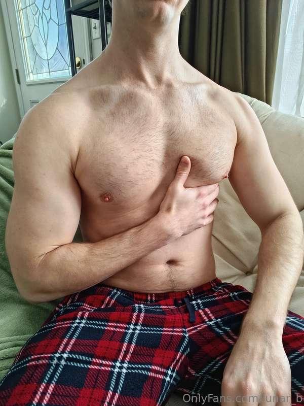 Ok is titty tuesday a thing? 🤔 Or can we make it a thing cuz..
