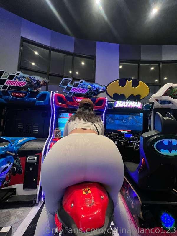 Quieres jugar conmigo papi 🏍️