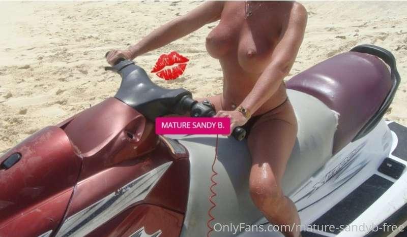 To all MATURE MILF lovers, if you like my Onlyfans page plea..